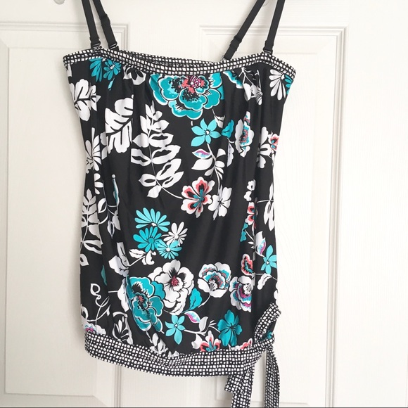 24th & Ocean swim top - Picture 1 of 7